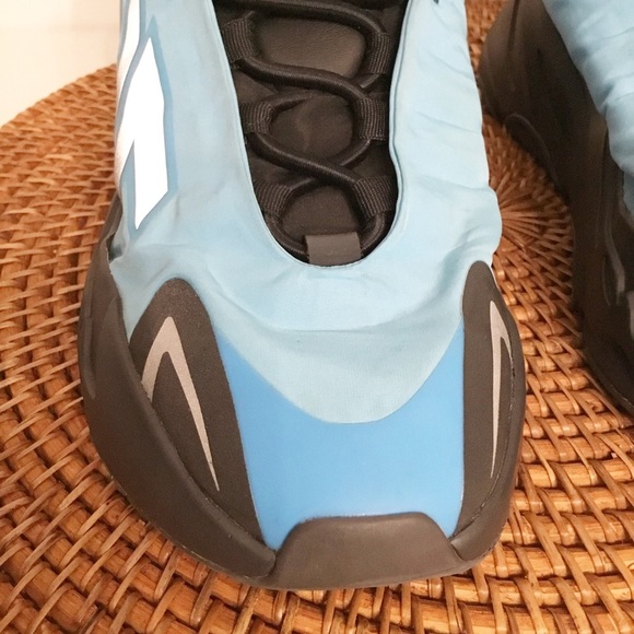 Yeezy Boost 700 MNVN Bright Blue GZ3079 - Size 7.5M Shoes - Picture 4 of 11